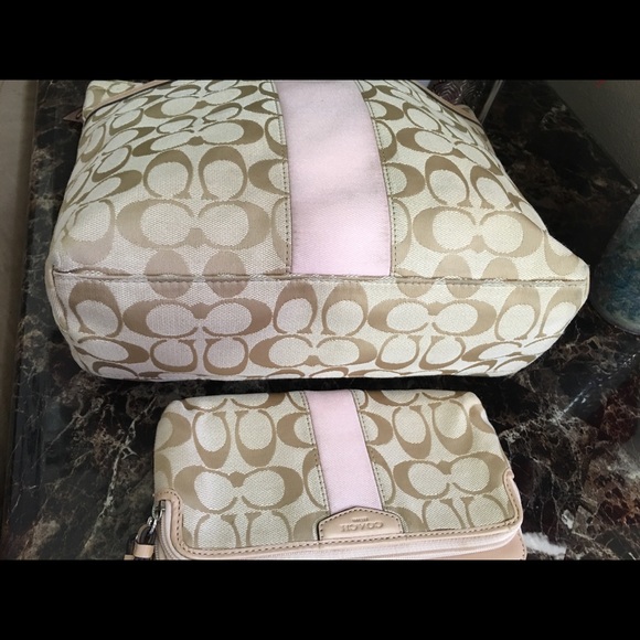 COACH SIGNATURE STRIPE TOTE with Wristlet - Picture 3 of 7